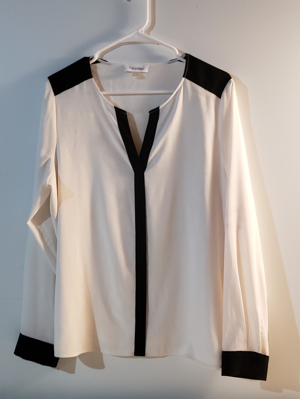 Calvin Klein White and Black Contrast V-Neck Blouse